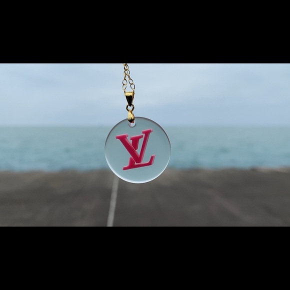 Louis Vuitton clear pendant necklace 2002 release - Picture 5 of 6